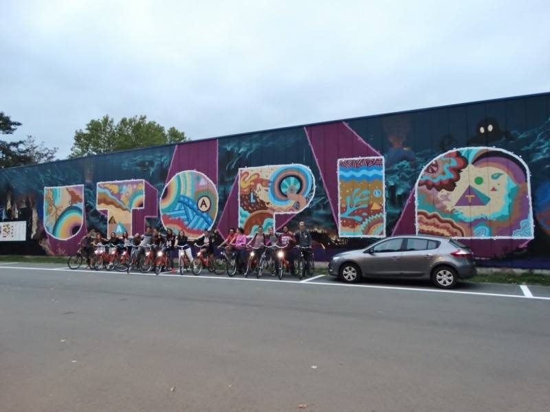 Снимка за Между утопията и реалността в търсене на идеалн...