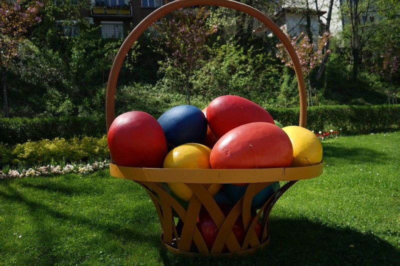 Снимка за Третиране на зелени площи и детски съоръжения