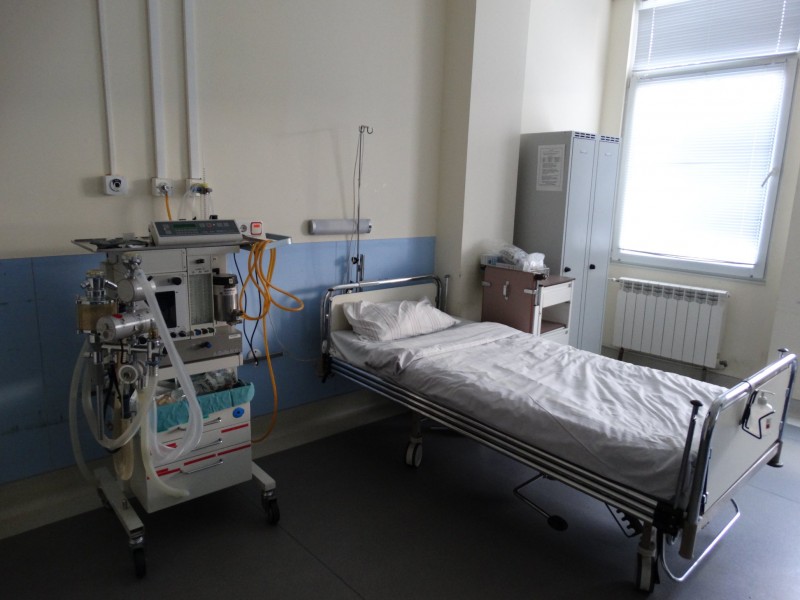 Снимка за Областната болница с призив за доброволци - сту...