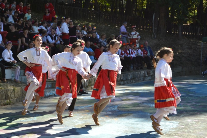 Снимка за На хорото по терлици в Деня на независимостта