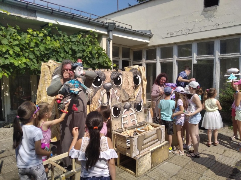 Снимка за Държавен куклен театър – Габрово гостува на Вел...