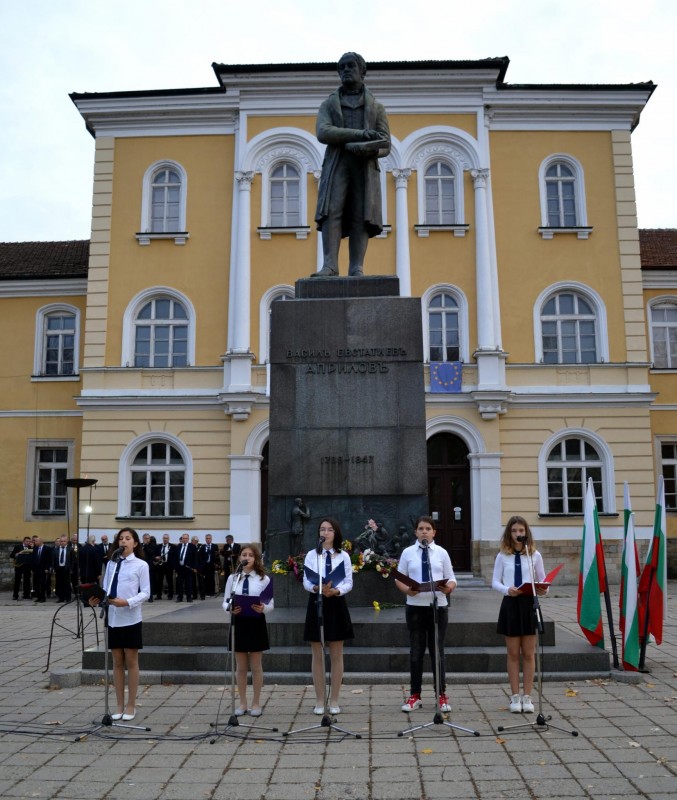 Снимка за Габрово отбелязва Деня на народните будители