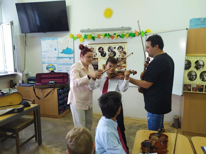 Снимка за Вълнуващо начало на програма „Фортисимо в клас“...