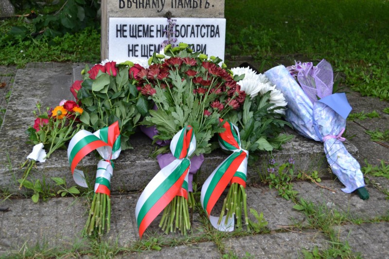Снимка за Почетохме Ботев и загиналите за свободата и нез...