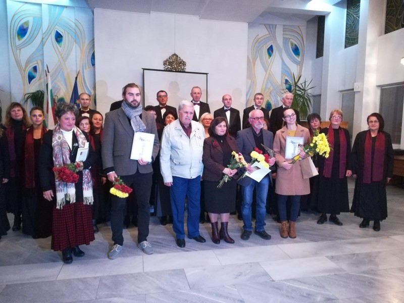 Снимка за На 1 ноември бяха връчени Априловските награди ...