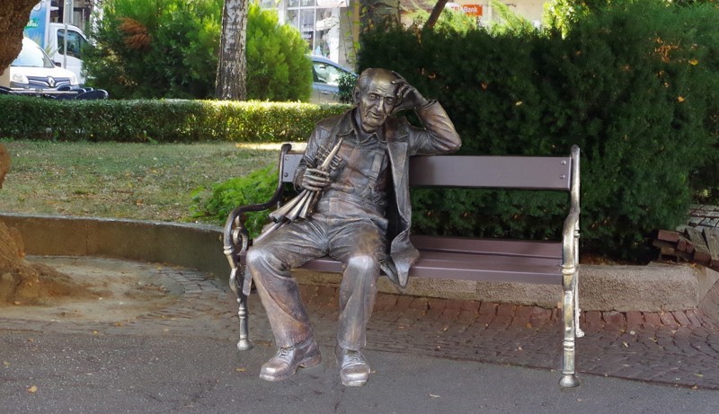 Снимка за Скулптурната фигура на Александър  Керков – веч...