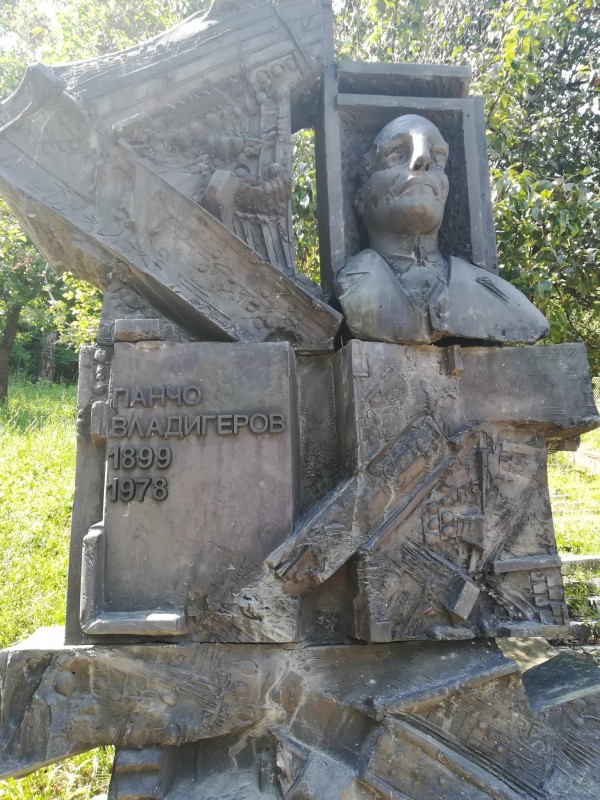 Снимка за Възстановен е паметникът на Панчо Владигеров на...