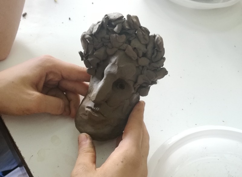 Снимка за Творческо ателие „Глинени глави“ ще ви пренесе ...