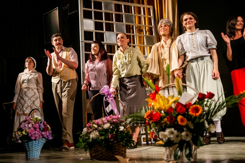 Снимка за „Свекърва“ изпълни до краен предел театралния с...