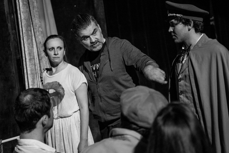 Снимка за Гледайте „Свекърва“ на Габровския театър като т...