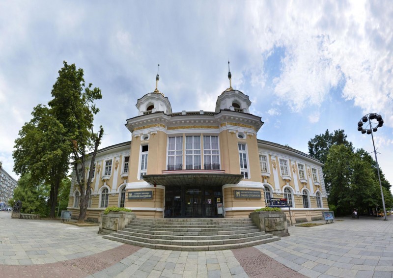 Снимка за Габровският театър с номинация за наградите „Зл...