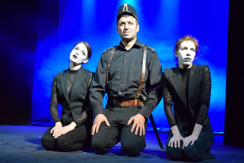 Снимка за Габровският театър с три представления в етногр...