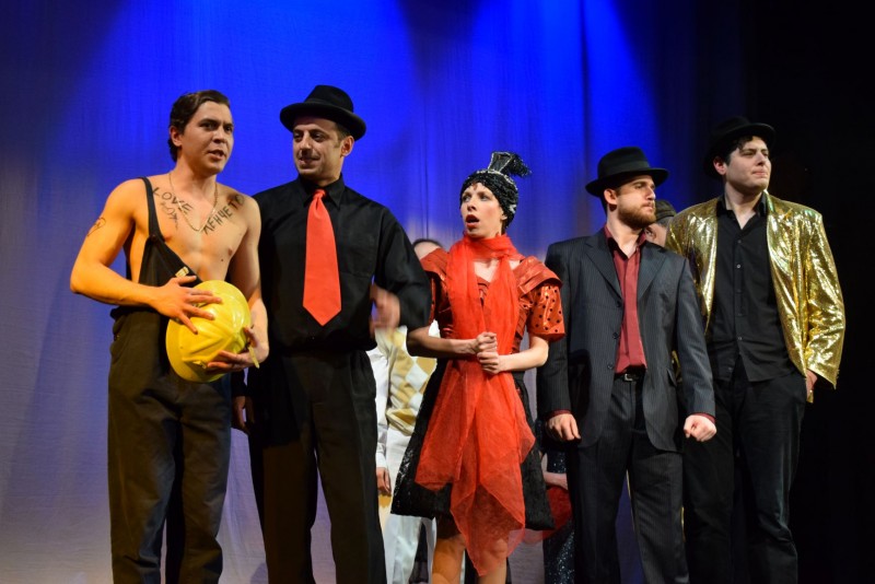 Снимка за С „Начало на спектакъла“ тази вечер започва Меж...