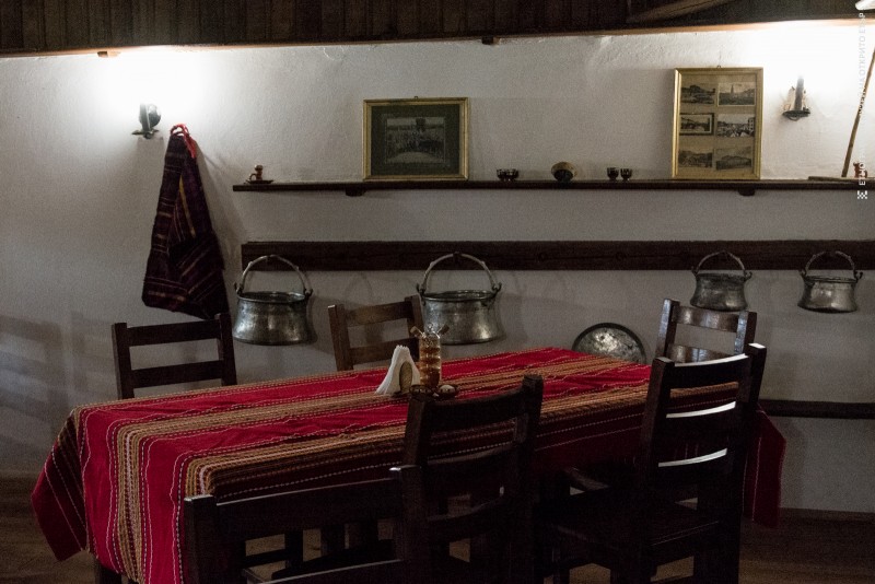 Снимка за Във Възрожденската механа на „Етър”-а са майсто...