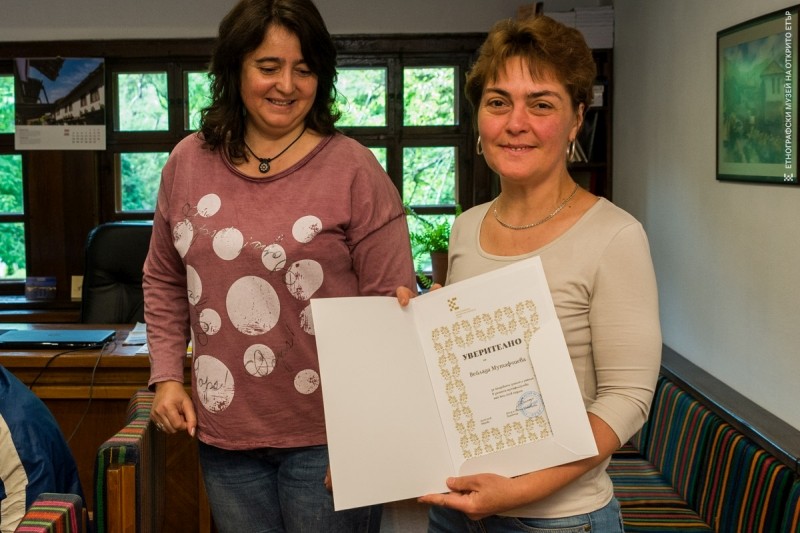 Снимка за Как се става мутафчия в ЕМО „Етър”