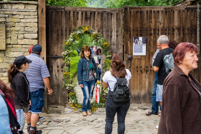 Снимка за ЕМО „Етър“ привлече многобройни посетители на Е...