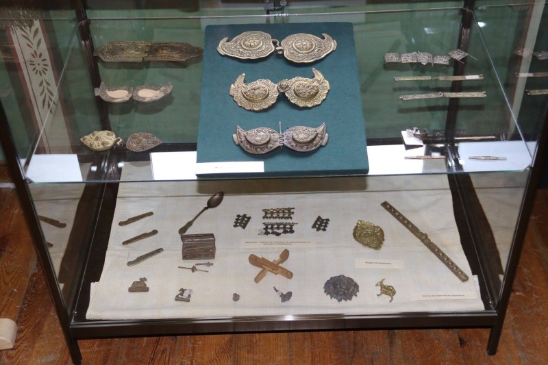 Снимка за Изложбата „Гривни звънкат под възглаве” гостува...