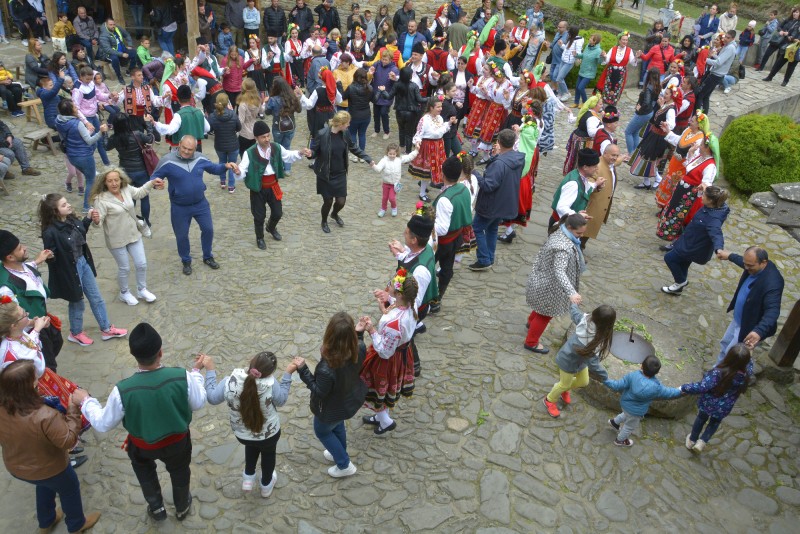 Снимка за 14 070 посетители посрещна музей „Етър“ от 30 а...