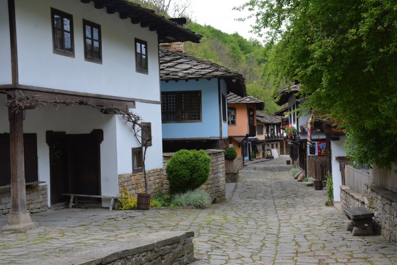 Снимка за Текат усилени ремонти на територията на РЕМО „Е...