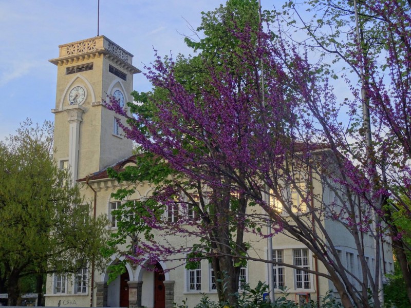 Снимка за РБ „Априлов – Палаузов“ е затворена за потребители