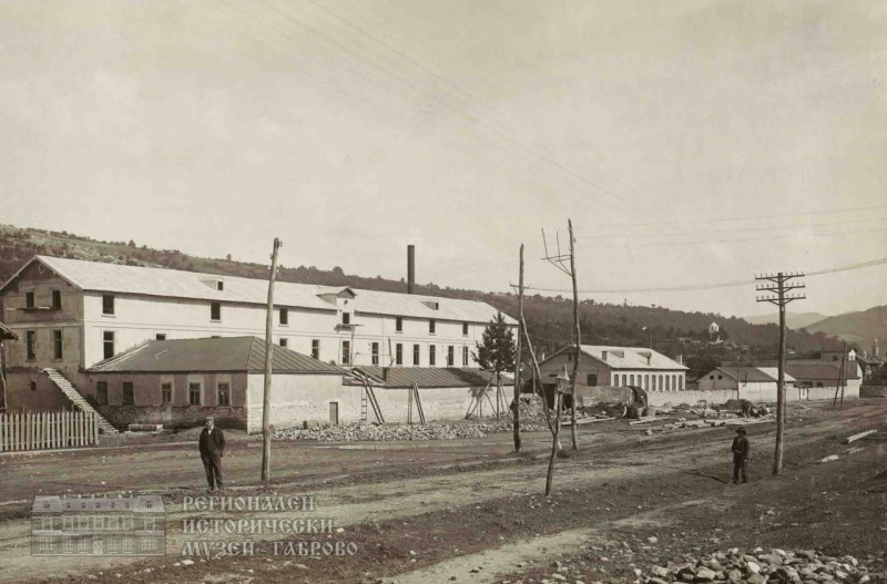 Снимка за Кожарска фабрика „Братя Ив. Калпазанови“- една ...