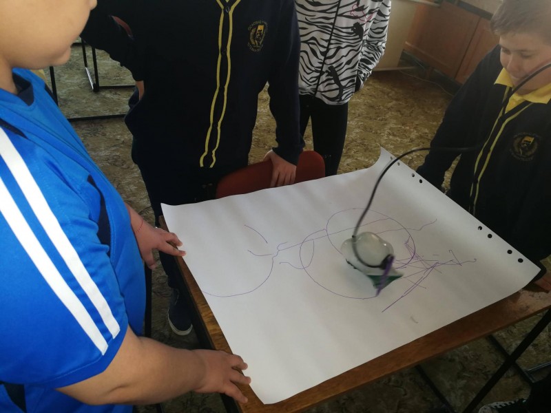 Снимка за Нови обучения с роботите "Финч" в габровската б...