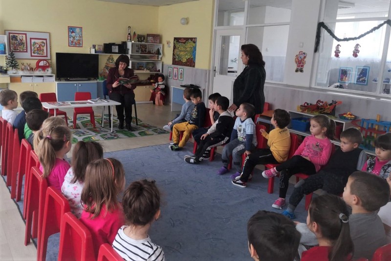 Снимка за Регионална библиотека „Априлов-Палаузов“ и наци...