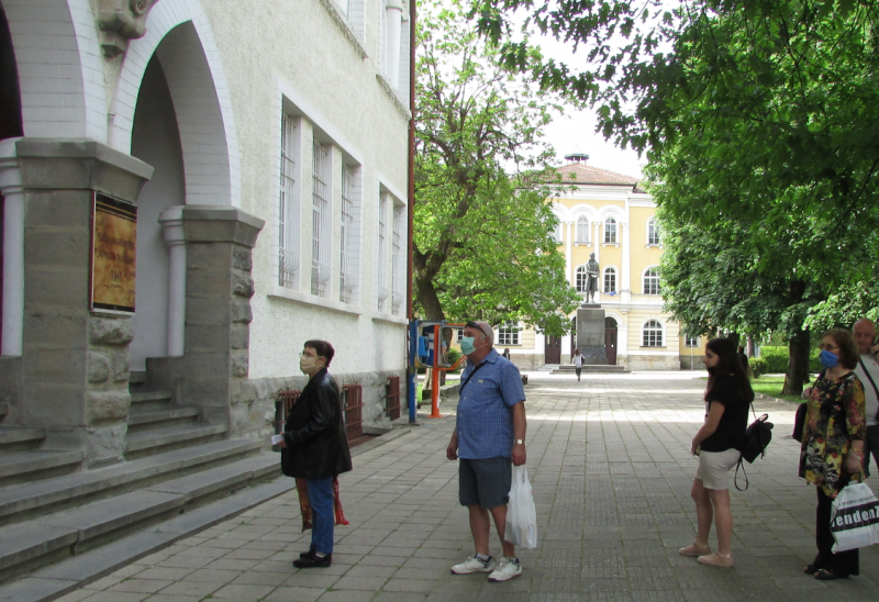 Снимка за 360 читатели посетиха габровската библиотека в ...