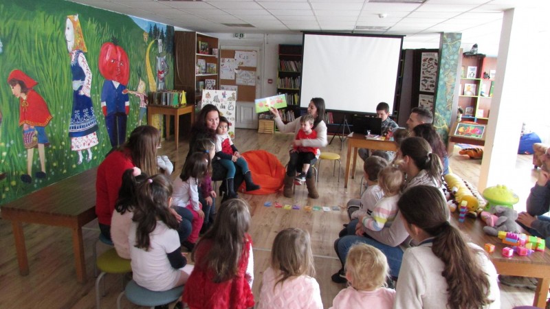 Снимка за „Английски за малките“ със Сара Уолър в Габровс...