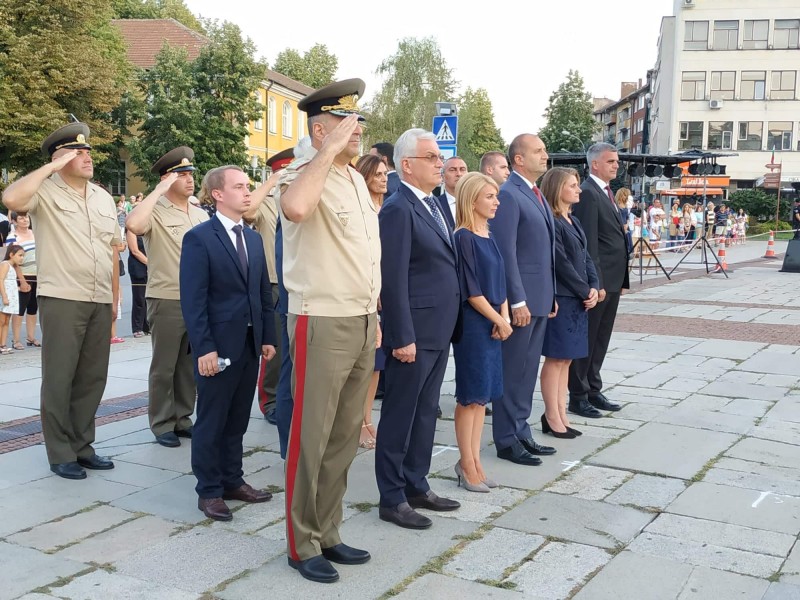 Снимка за Таня Христова: България е там, където ни обедин...