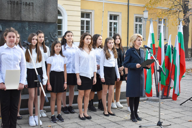 Снимка за "Да търсим онези светли примери, които вдъхновя...