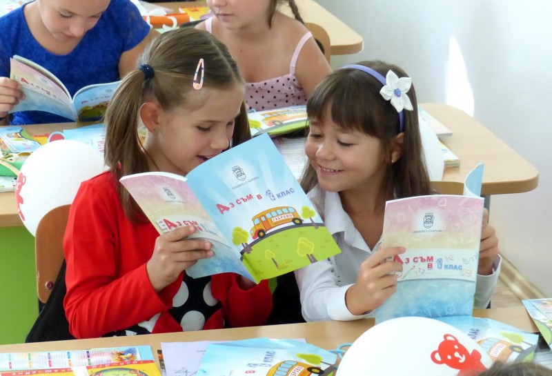 Снимка за Специална книжка посветена на Габрово получиха ...