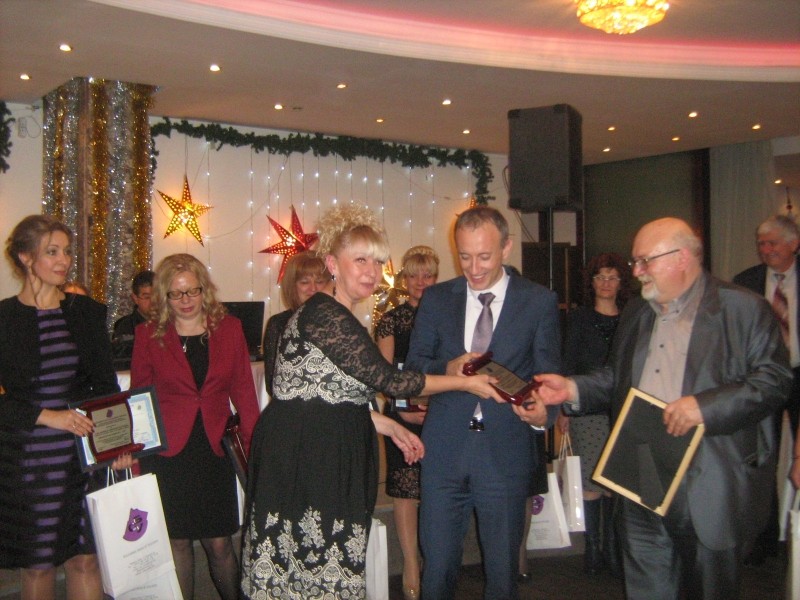 Снимка за Директорката на ДГ „Дъга“ е отличена като „Дире...