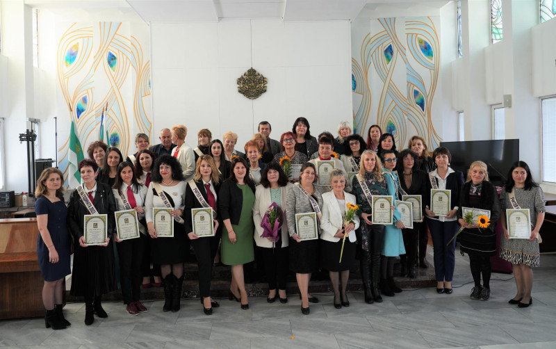 Снимка за Отличиха преподаватели в церемония "Учител на г...