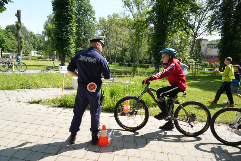 Снимка за Зам.-кметът Невена Минева към отборите в състез...