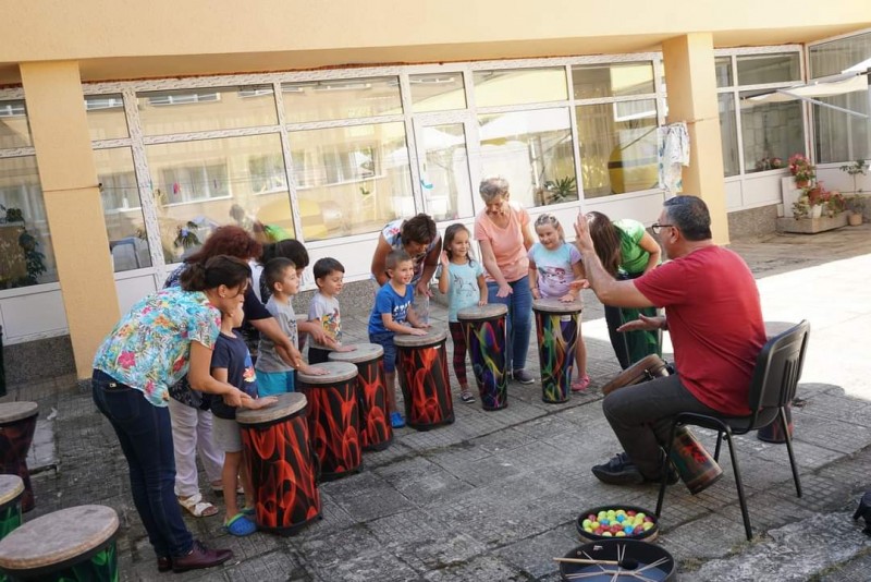 Снимка за Ритъм терапия в ДГ "Мики Маус"