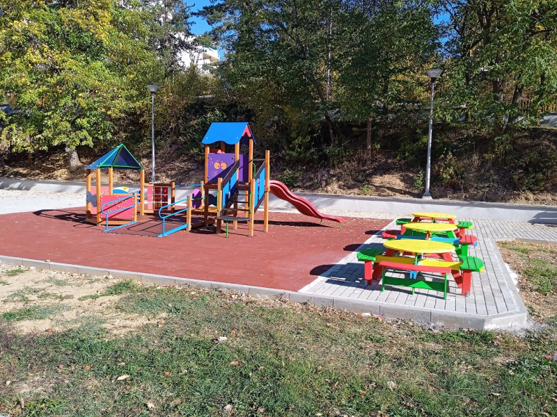 Снимка за Нови площадки за игра радват малчуганите в ДГ „...