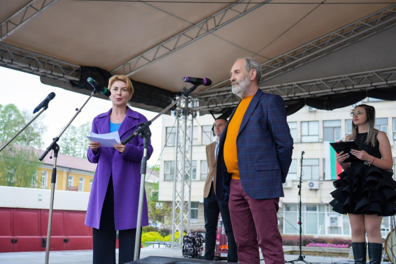 Снимка за Таня Христова поздрави учениците и преподавател...