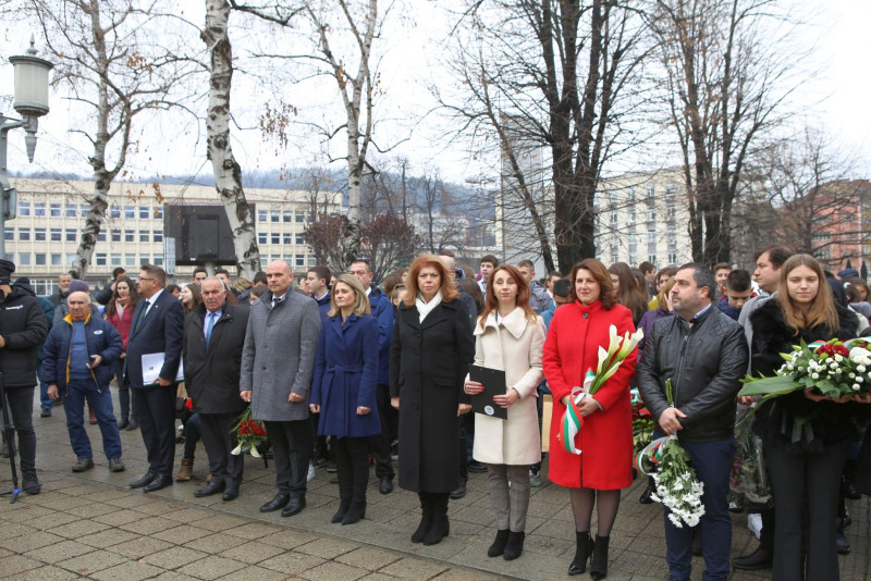 Снимка за Невена Минева и Климент Кунев участваха в търже...