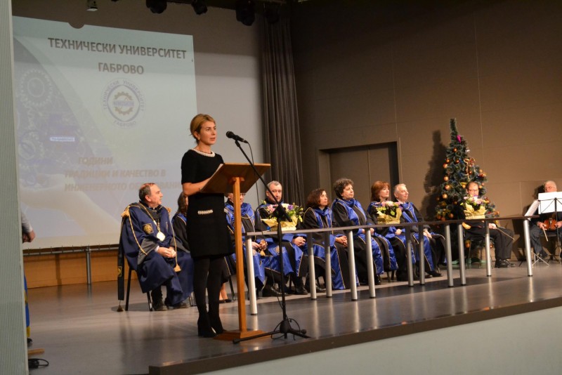 Снимка за Таня Христова към абсолвентите на Технически ун...