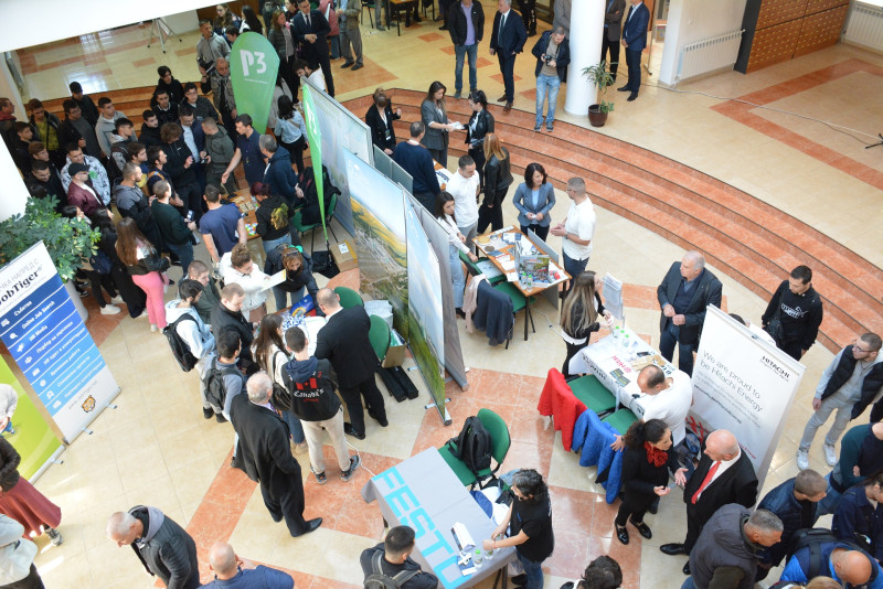 Снимка за „Дни на кариерата“ събраха специалисти по ИТ, к...