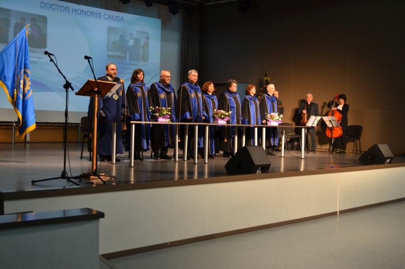 Снимка за Местната власт поздрави габровските абсолвенти ...