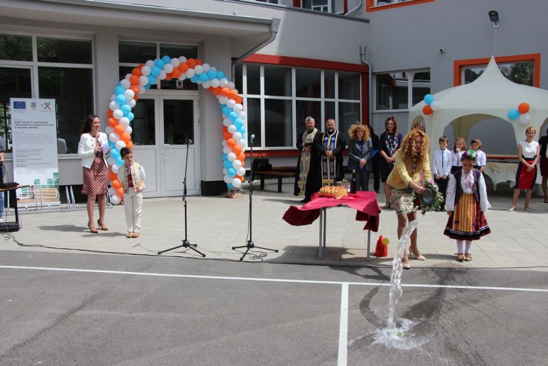 Снимка за НУ „Васил Левски“ и ОУ „Св. св. Кирил и Методий...