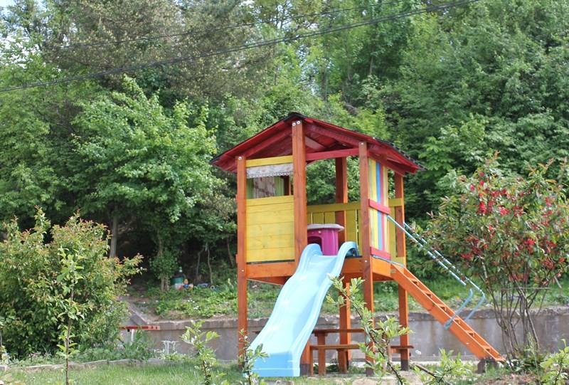 Снимка за Две детски площадки ще бъдат обновени със средс...