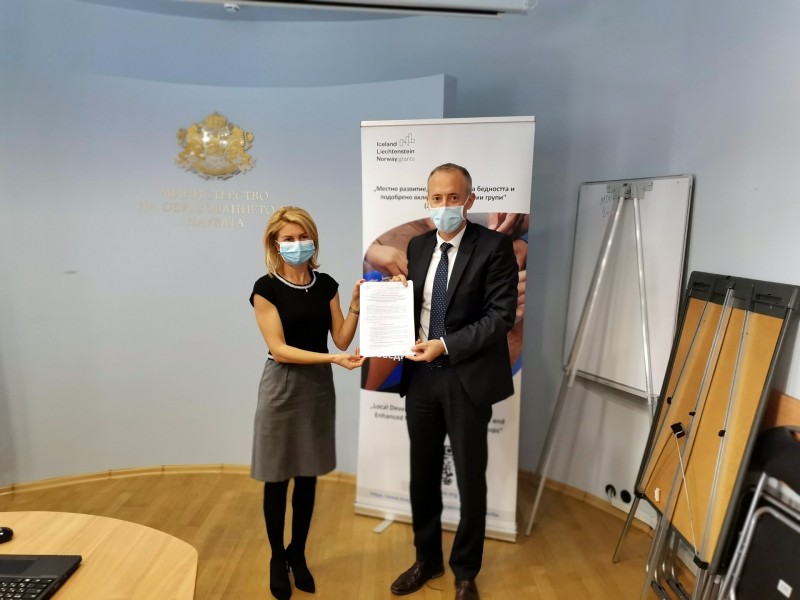 Снимка за Кметът на Габрово и министър Вълчев подписаха з...