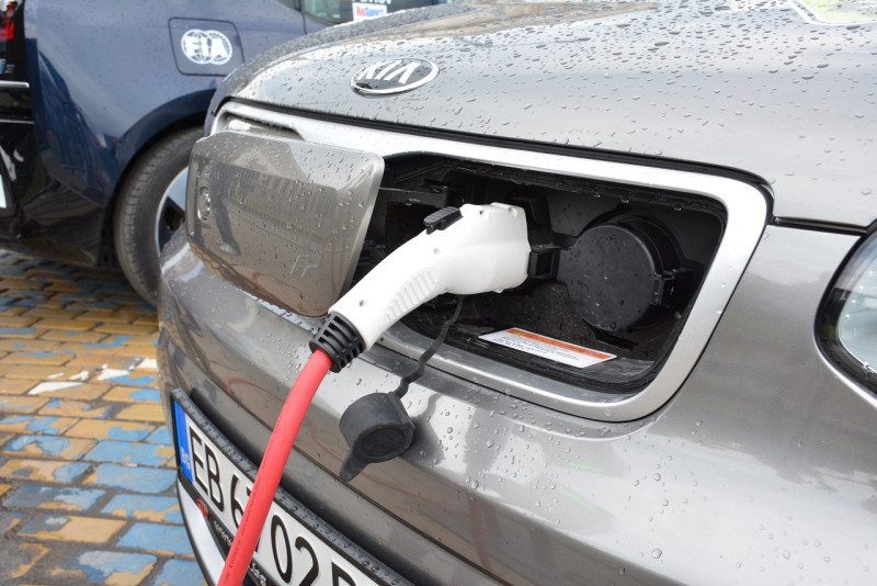 Снимка за НДЕФ ще финансира два електромобила