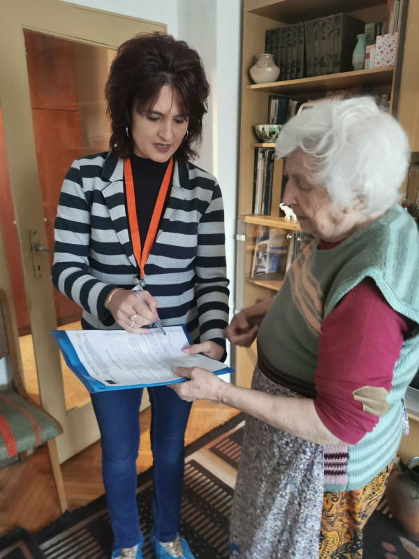 Снимка за Над 600 възрастни и болни хора в Габрово получа...