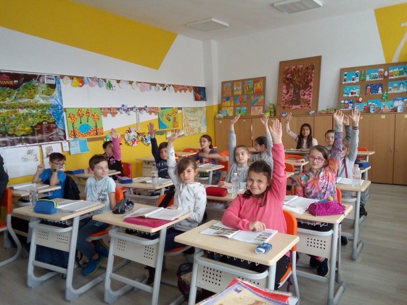 Снимка за Откриваме обновените училища „Васил Левски“ и „...