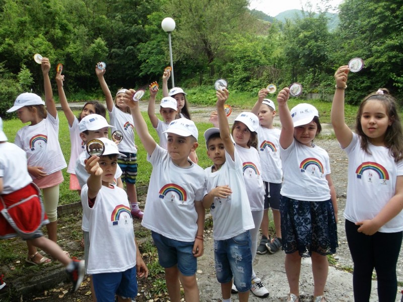 Снимка за Деца показаха знания във викторини и посетиха м...