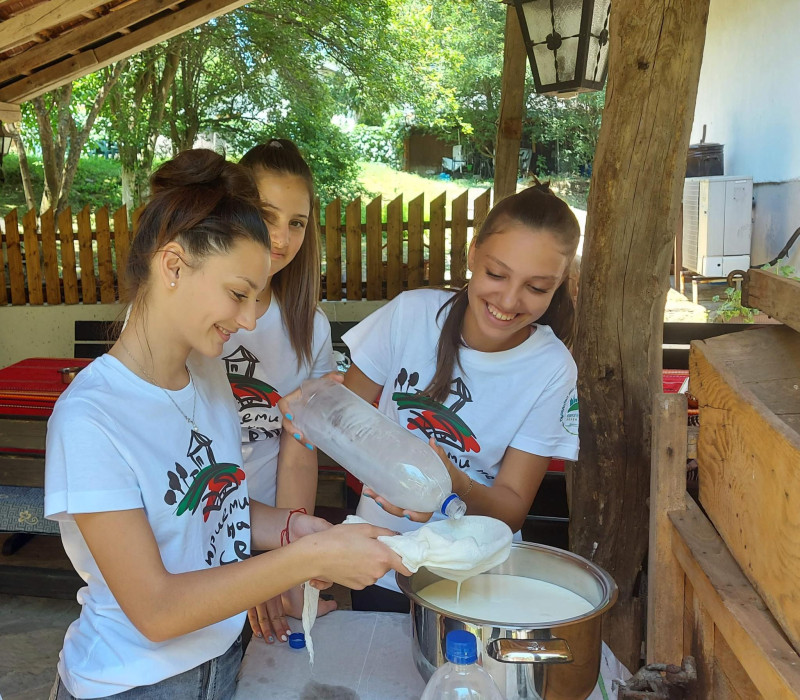 Снимка за Днес в 17.30 в градинката с мечето - открехваме...